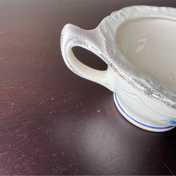 Vintage 1930’2/1940’s Ceramic Creamer w 22K gold trim, Basket of Flowers, Blue - Picture 4 of 8